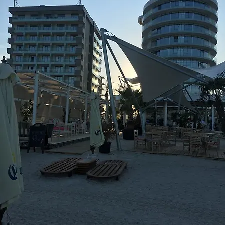 Arthemis Apartment *