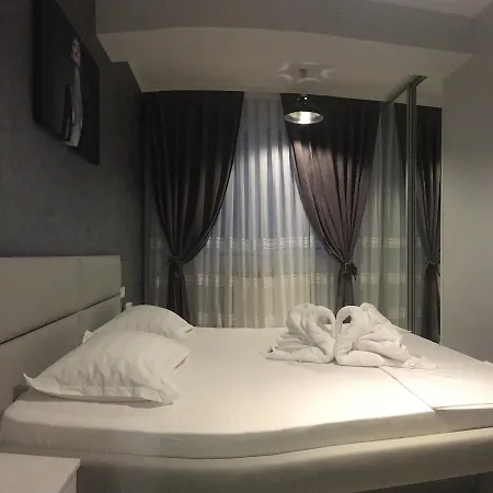 Arthemis Apartment Mamaia